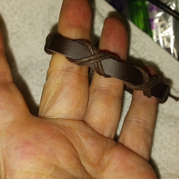 Handmade Leather Unisex Bracelet - Picture 1 of 4